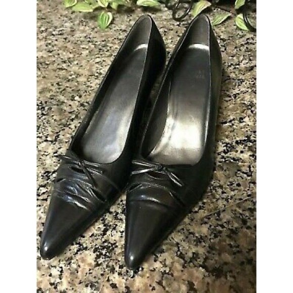 Stuart Weitzman Black Kitten Heel w/ Bow Detail - Picture 1 of 7